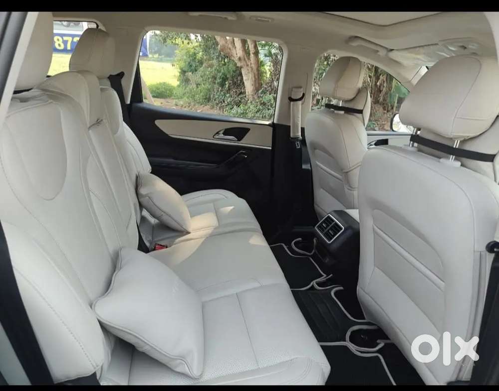 Mahindra Xuv700 2024 Petrol 14000 Km Driven