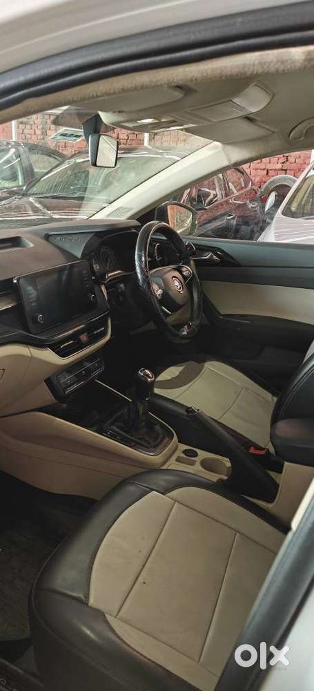 Skoda Slavia Ambition 1.0l Tsi Mt, 2023, Petrol
