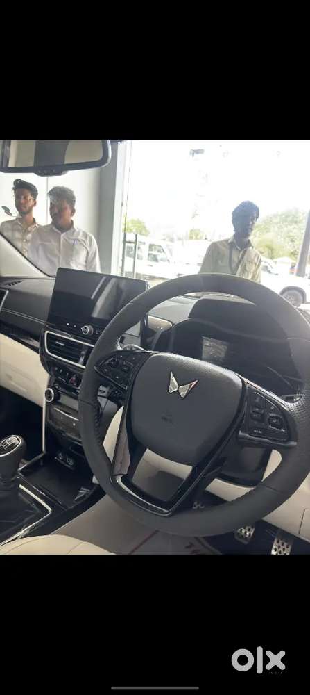 10 Month New Vechile Mahindra Xuv 3xo Petrol Well Maintained,