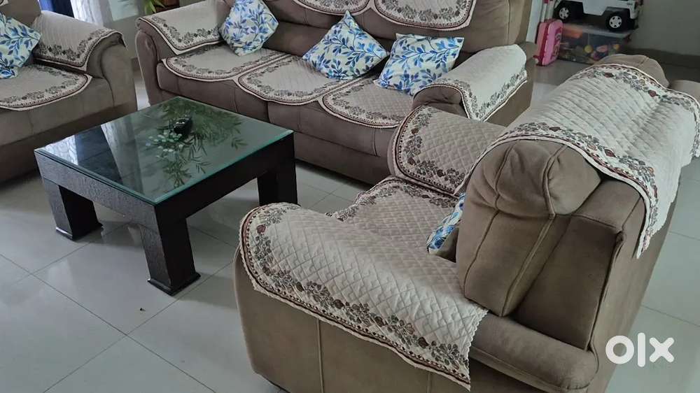 5 seater sofa in mint condition,  gently used