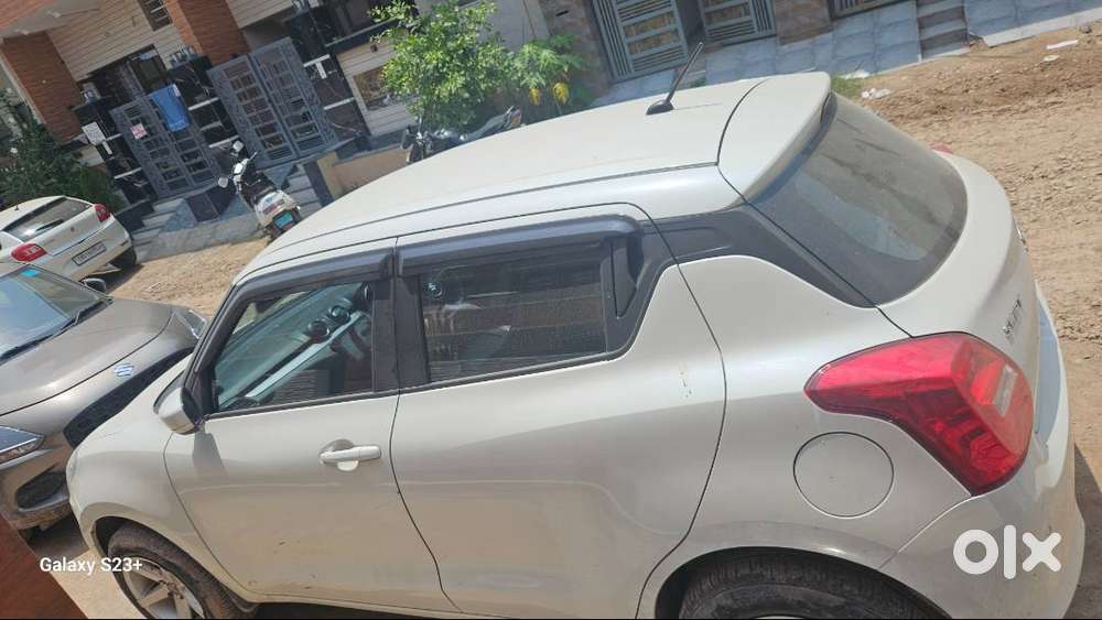 Swift Vxi  Pearl Arctic White ..