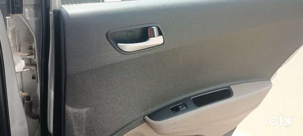 Hyundai Xcent Petrol 2015 Model 11 Mahina