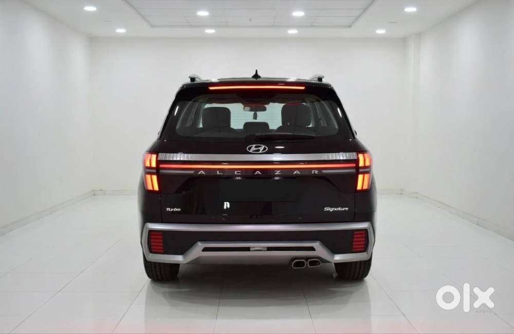 Hyundai Alcazar 2025 Petrol 12518 Km Driven