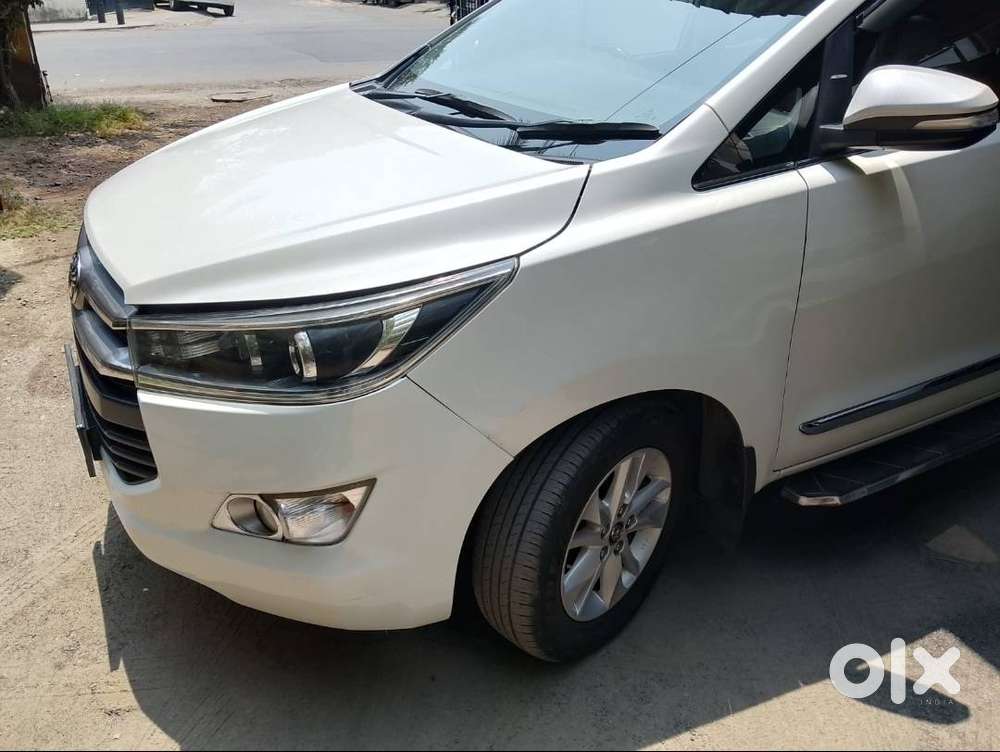 Toyota Innova Crysta 2016 2.4 Vx Mt 8 Str Diesel Manual Single Owner