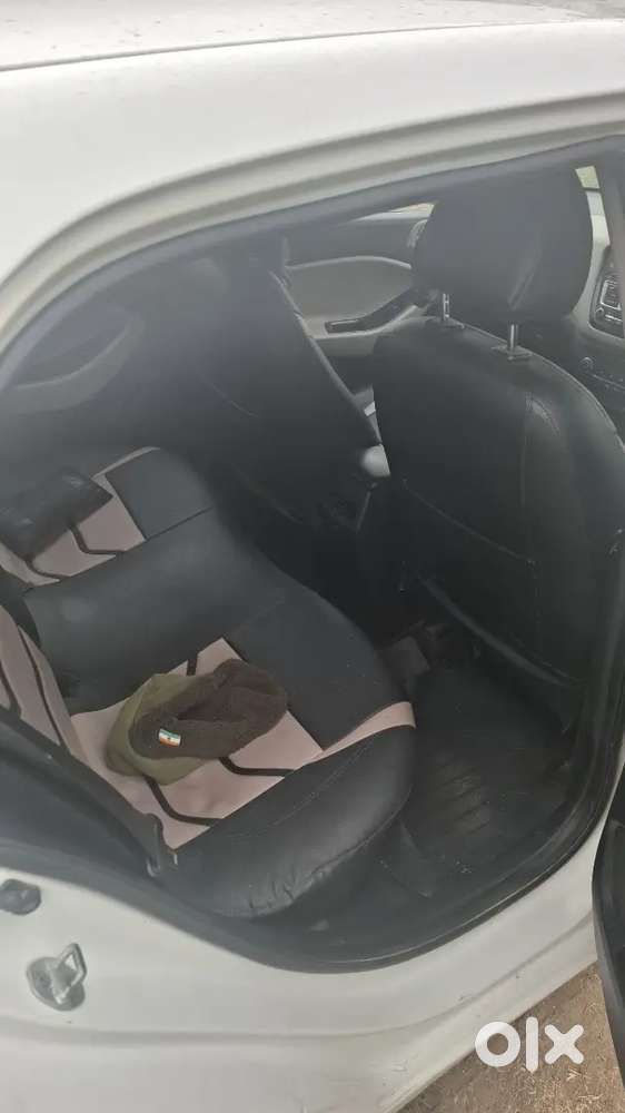 बहोत अछि कंडीशनर में है चारो टायर नए है गाडी मे कोई कमी नही है