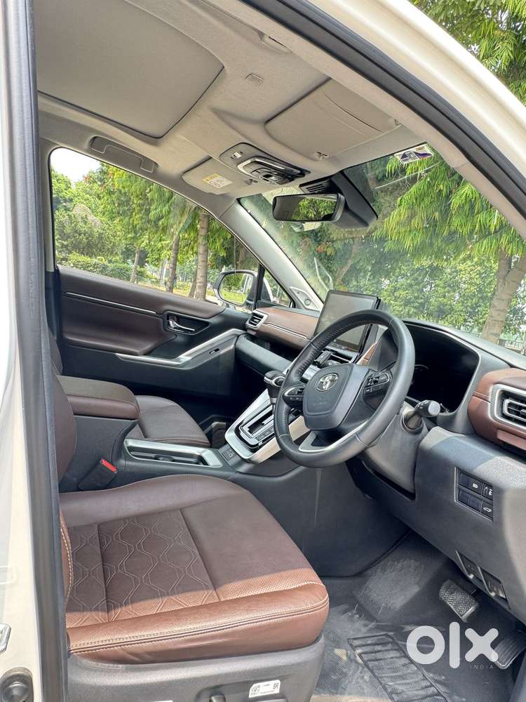 Toyota Innova Hycross 2.0 Zx (o) Hybrid 7 Str, 2025, Petrol