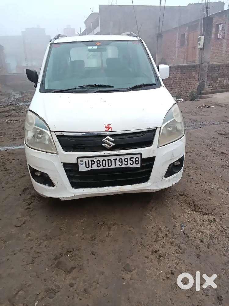 Car Me Koi Bhi Kami Nhi Hai Ghar Per Khadi Rehti Hai