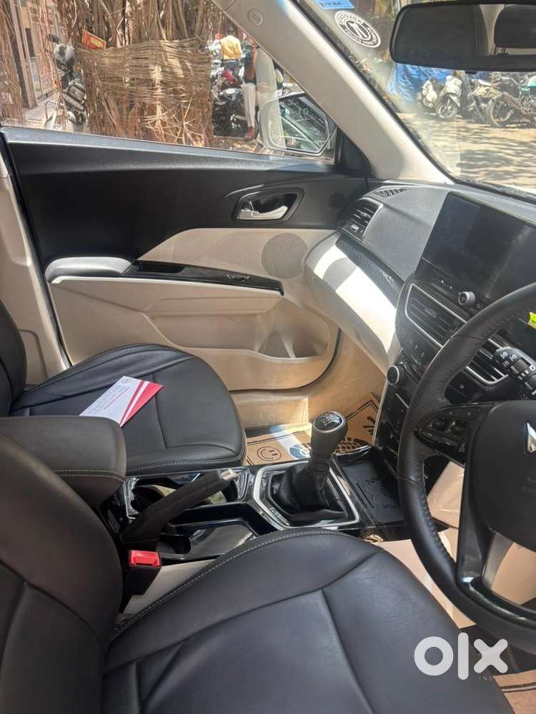 Mahindra Xuv 3xo 2024 Petrol 19600 Km Driven