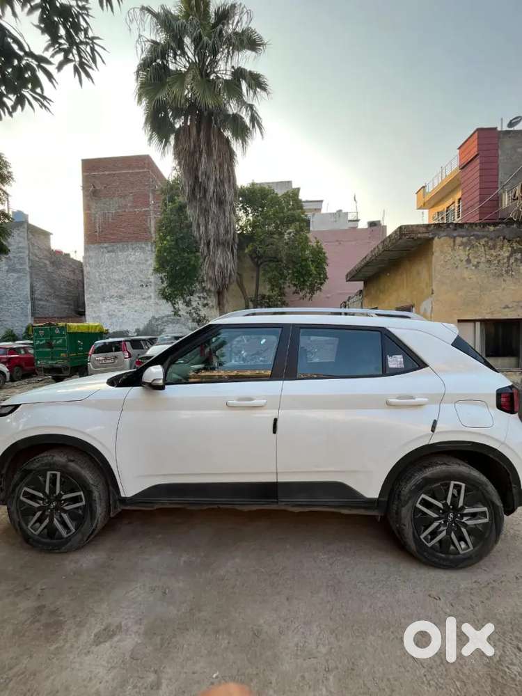 Hyundai Venue N Line 2022 Diesel 42000 Km Driven