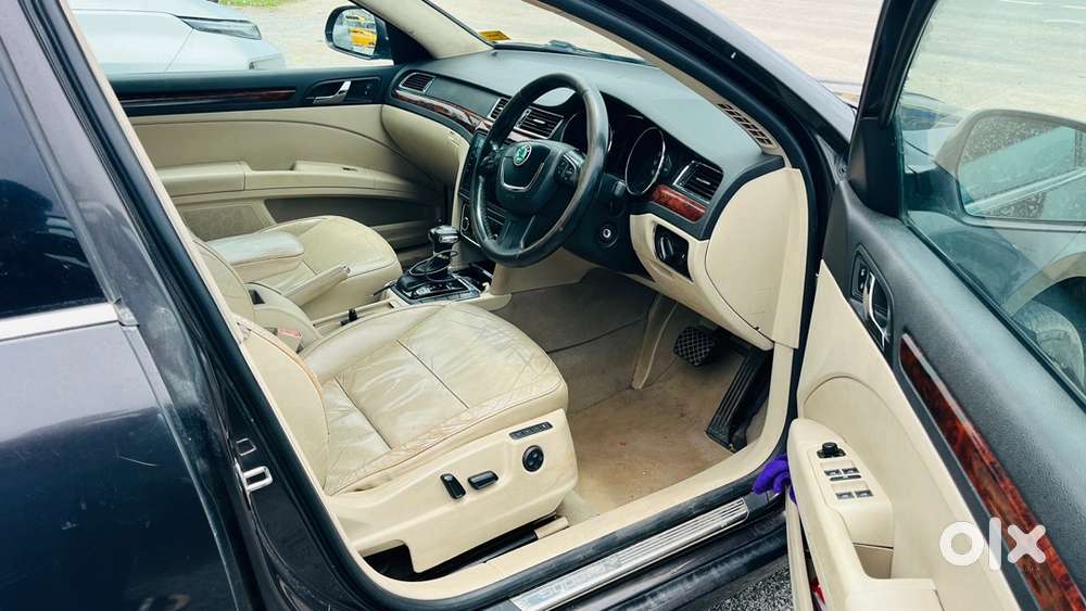 Skoda Superb Petrol 2011