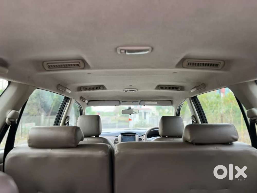 Toyota Innova 2.5 G (diesel) 8 Seater Bs Iv, 2015, Diesel