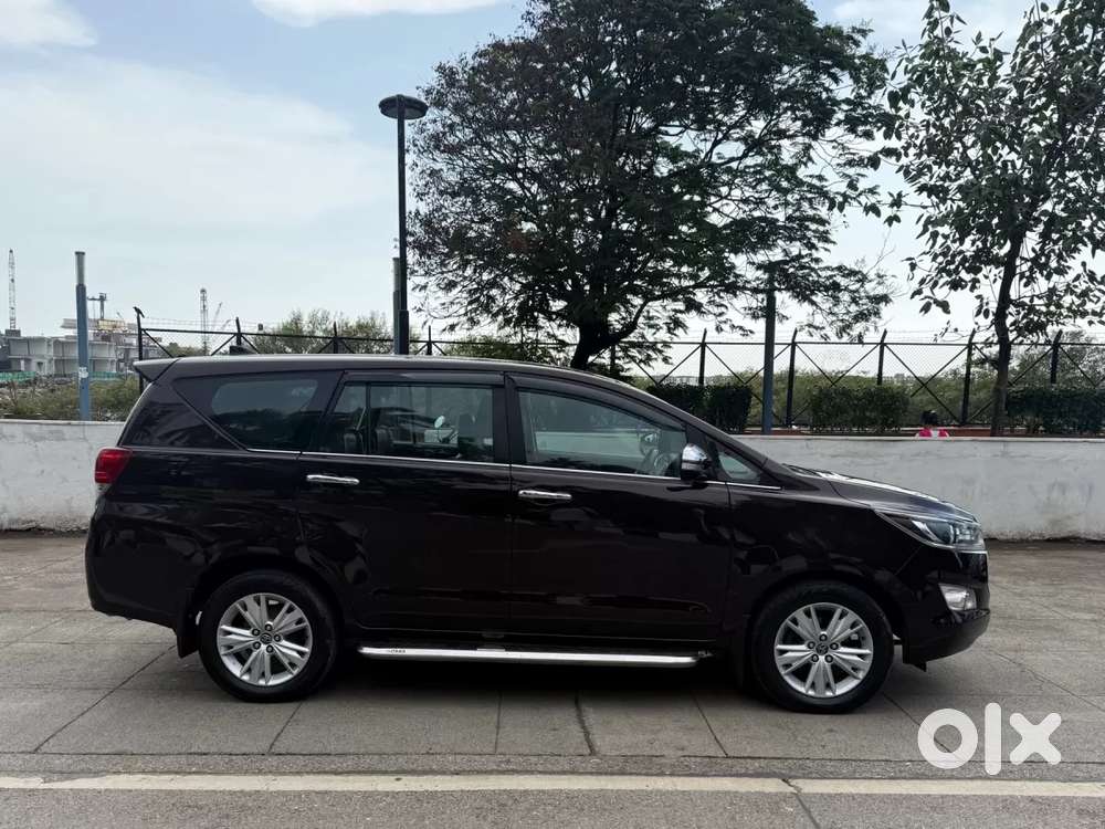Toyota Innova Crysta 2.8 Zx At 7 Seater, 2016, Diesel