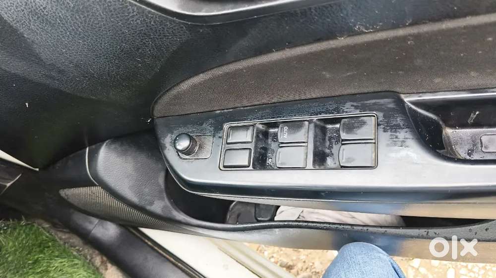 Maruti Suzuki Swift Zxi 2011