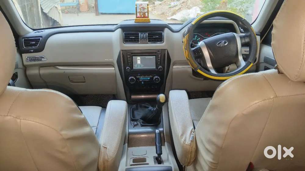 Mahindra Scorpio S10