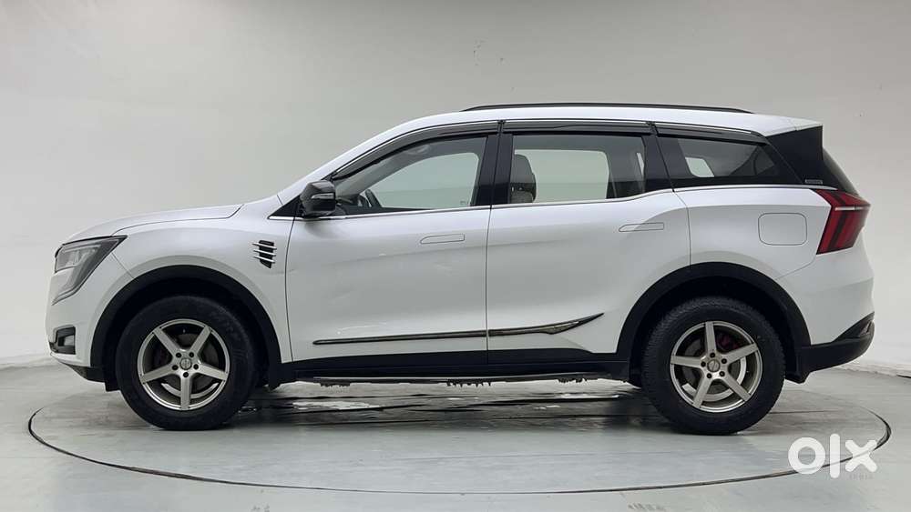 Mahindra Xuv700 2.0 Ax 3 Petrol Mt 5 Str, 2022, Petrol