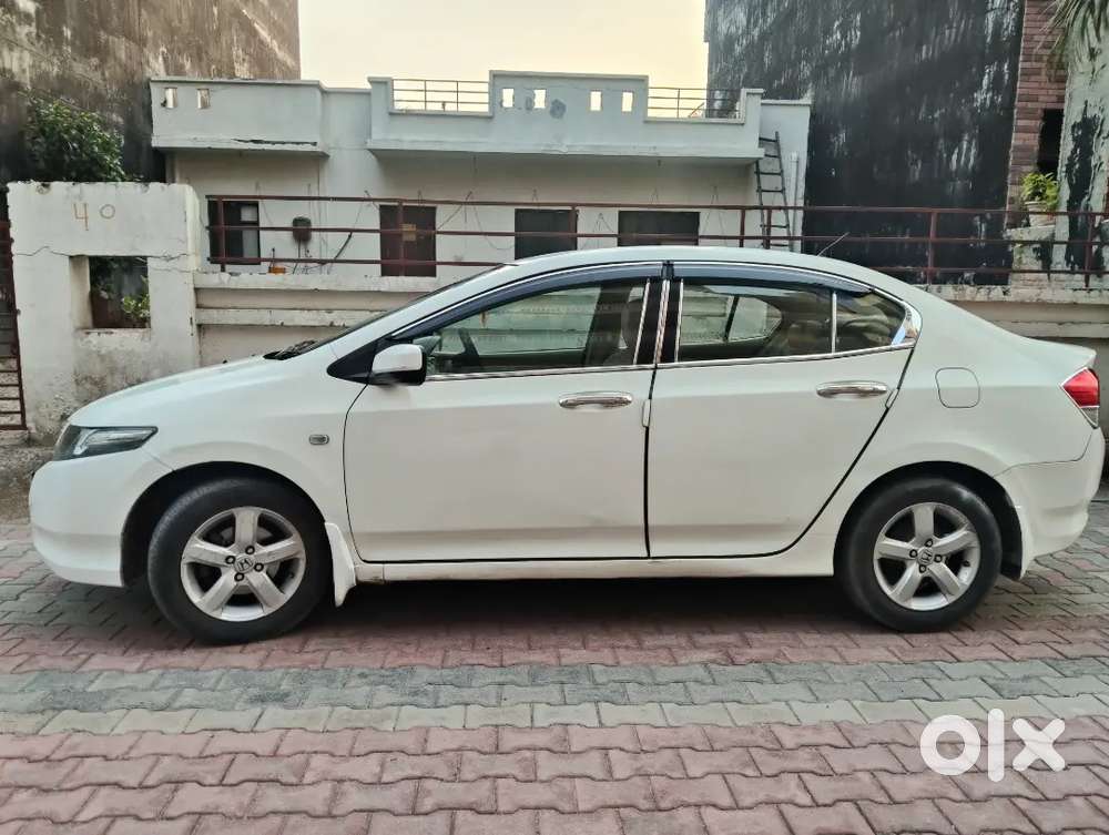 Honda City Ivtech Cng Petrol On Papper Alloy Wheels