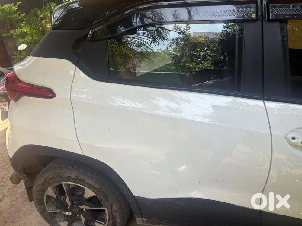 (28 Dec 2025 Purchase Date)tata Punch  Petrol Well Maintained 8400km .
