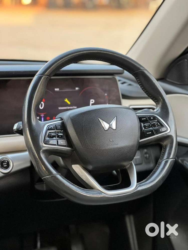 Mahindra Xuv700 2022 Diesel Well Maintained