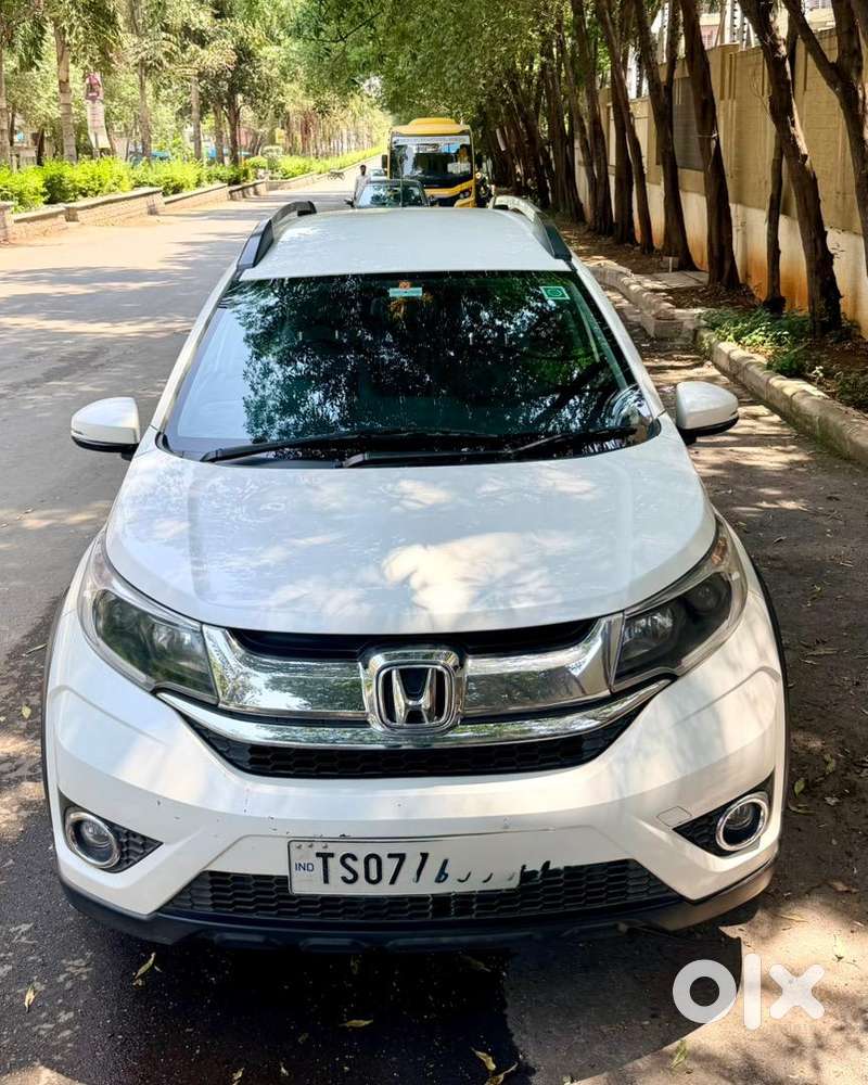 Honda Br-v: Pearl White-7 Seater-2019-autot-top Condition-fully Loaded