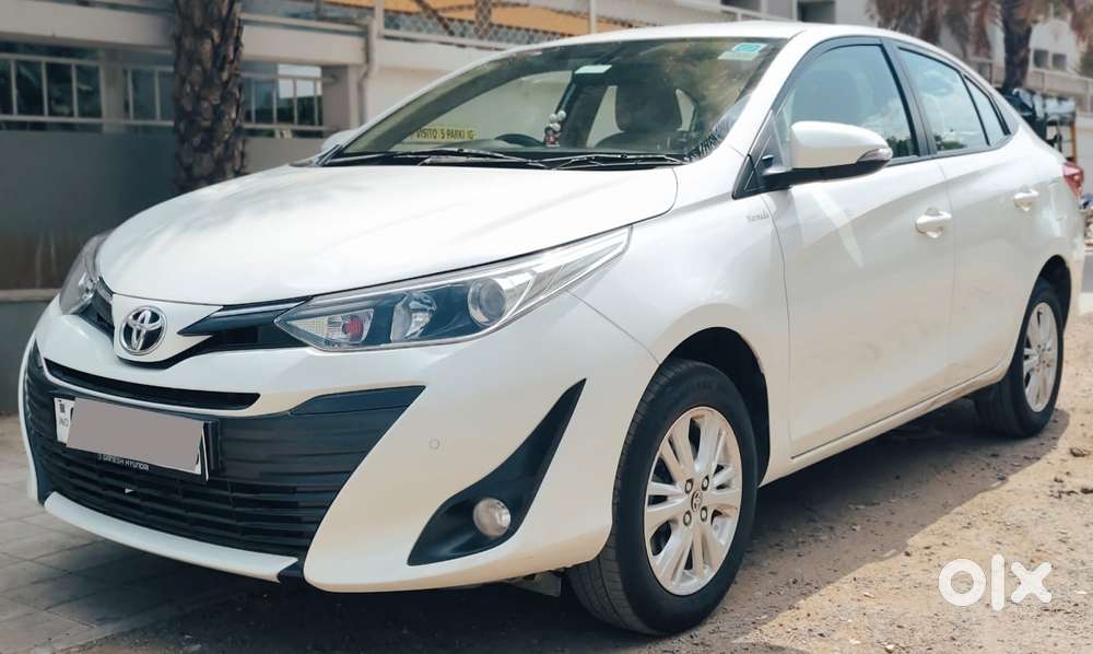 Toyota Yaris V Cvt, 2019, Petrol