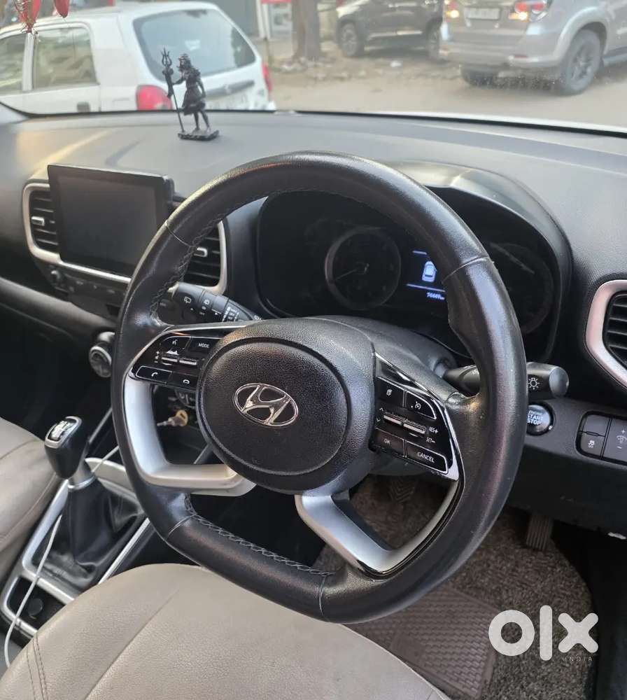 Hyundai Venue Sx 2022 74000 Km Driven