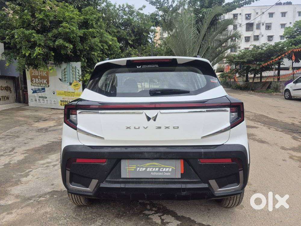 Mahindra Xuv 3xo Ax5 Pm Mt, 2024, Petrol