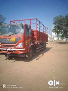 Eicher best sale van olx