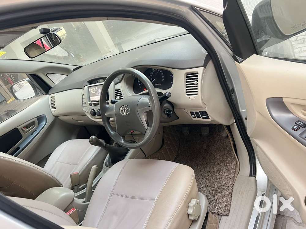 Toyota Innova 2.5 G Diesel  1.05 Lakh Km  Full Toyota Service Record