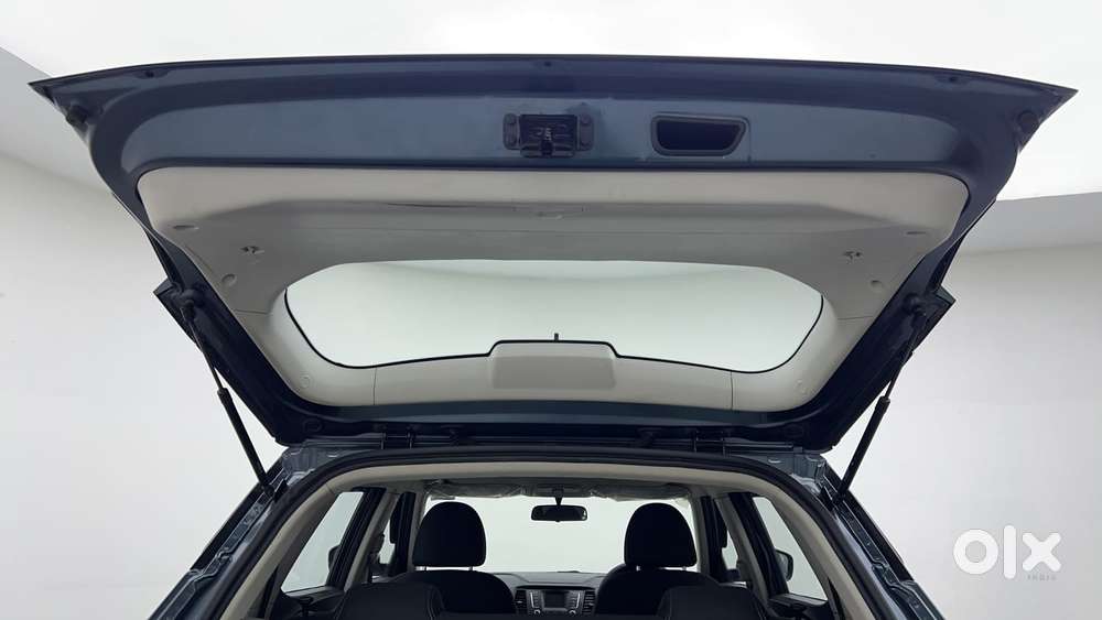 Mahindra Xuv300 1.2 W6 Amt Petrol, 2022, Petrol