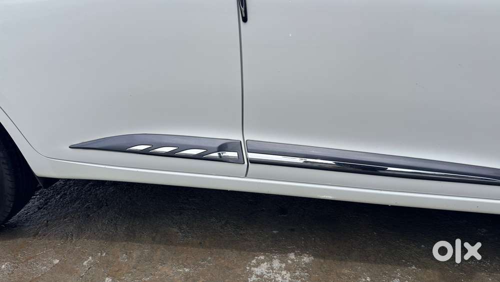 Maruti Suzuki Swift Vxi 2025