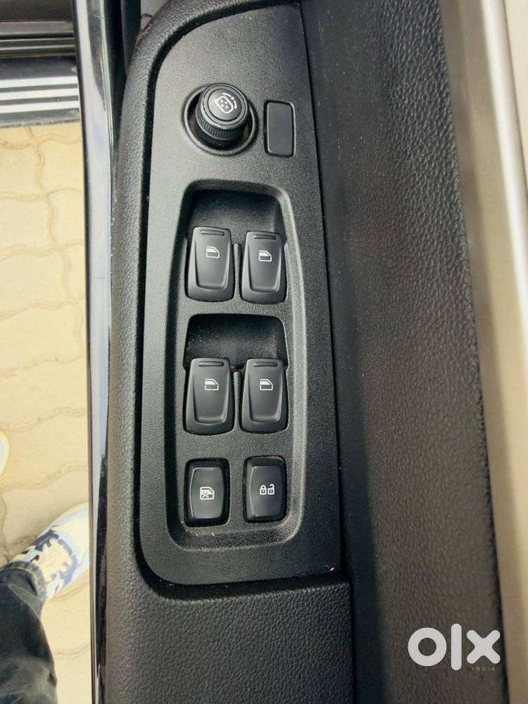 Mahindra Xuv700 2.2 Ax 5 Diesel At 7 Str, 2022, Diesel