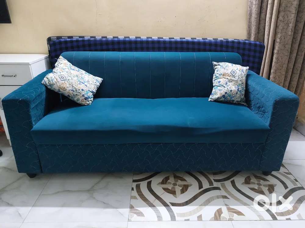 ​Stylish 3-Seater Fabric Sofa (Only 4 Months Old) &ndash; Mint