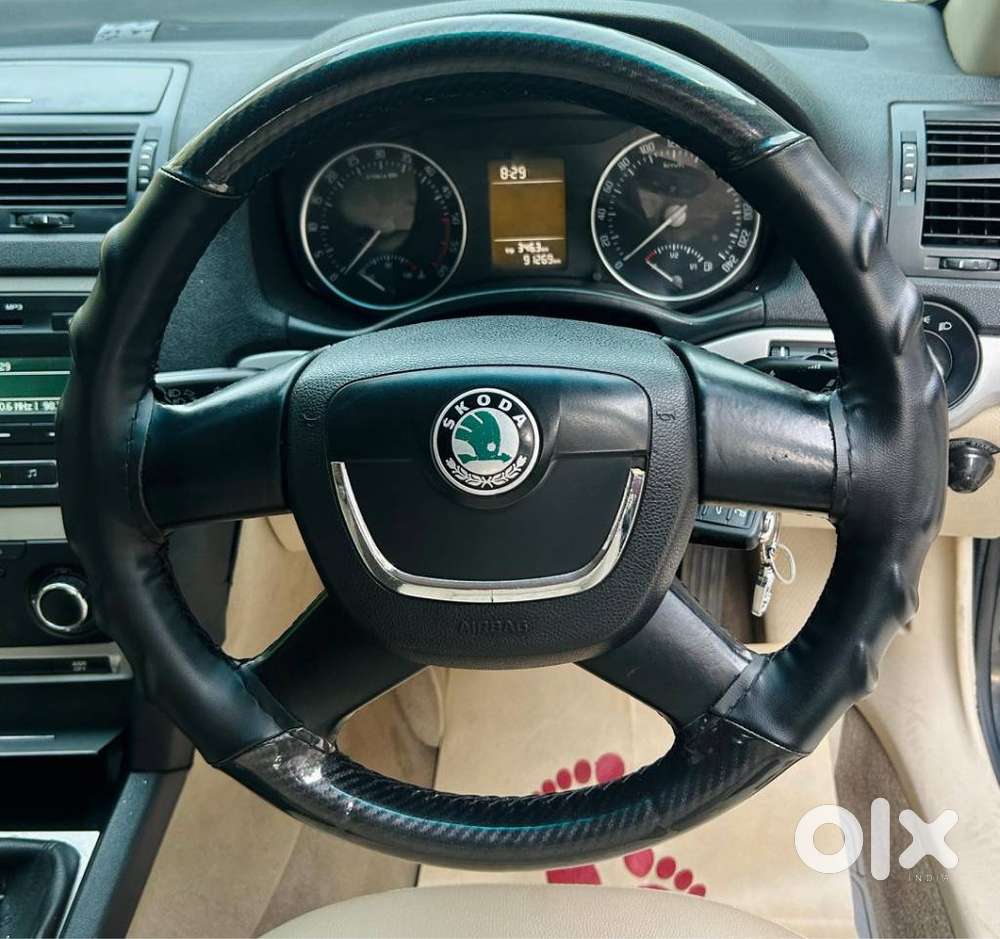 Skoda Laura Ambiente 2.0 Tdi Cr Manual, 2011, Diesel