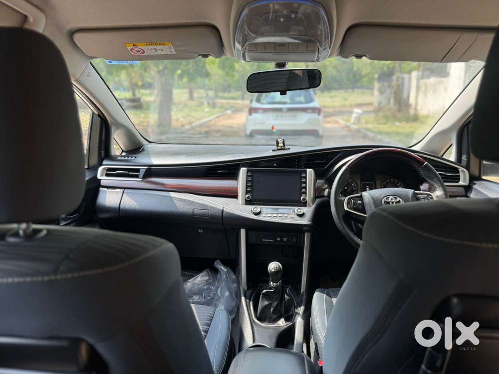 Toyota Innova Crysta 2.7 V, 2022, Petrol