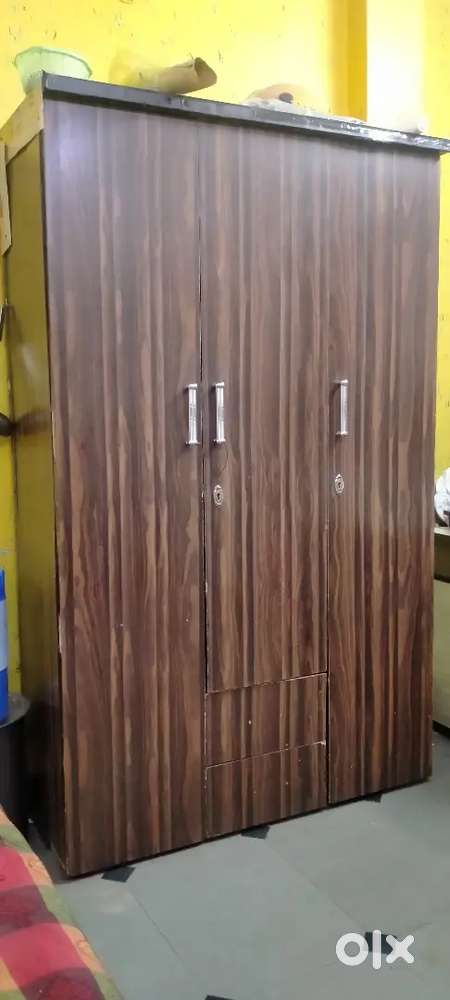 Good Condition Wooden almirah