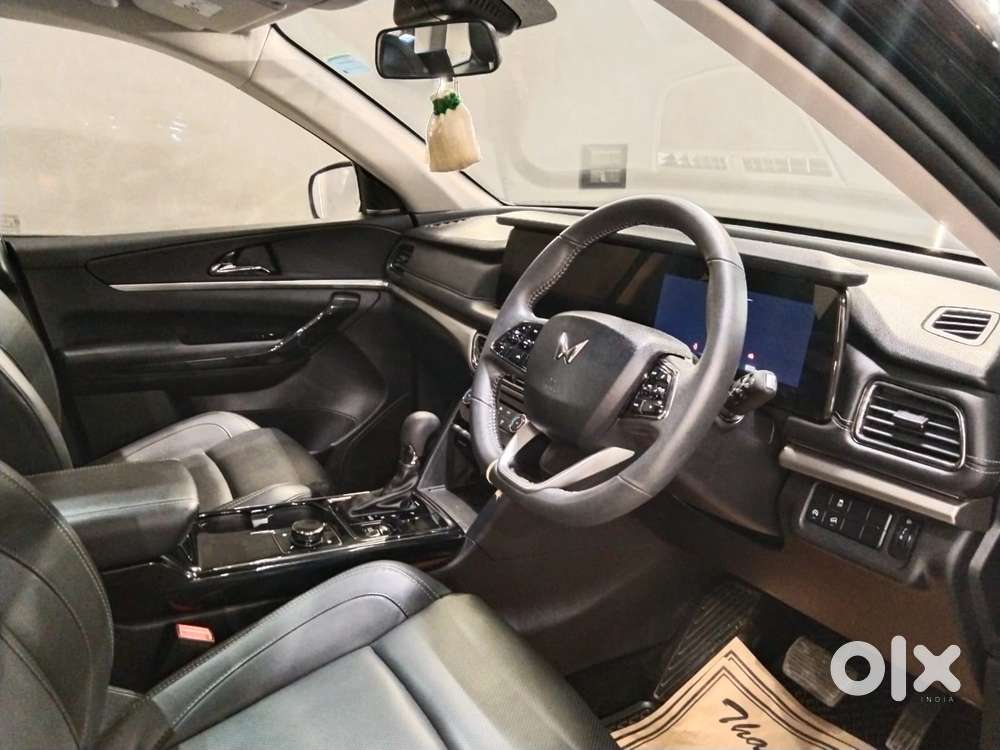 Mahindra Xuv700 2.0 Ax 7 Petrol At Luxury Pack Str, 2026, Petrol