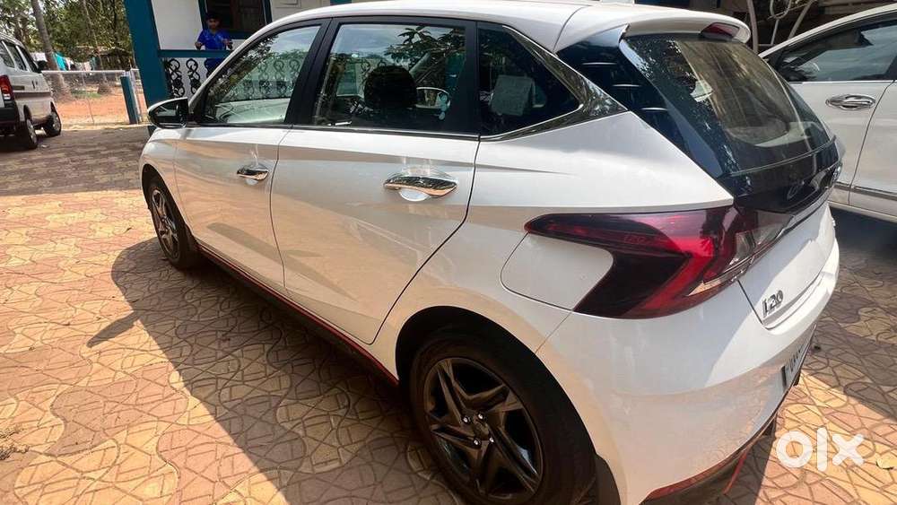 Hyundai I20 Sportz Petrol At - Excellent Condition And Under Warranty