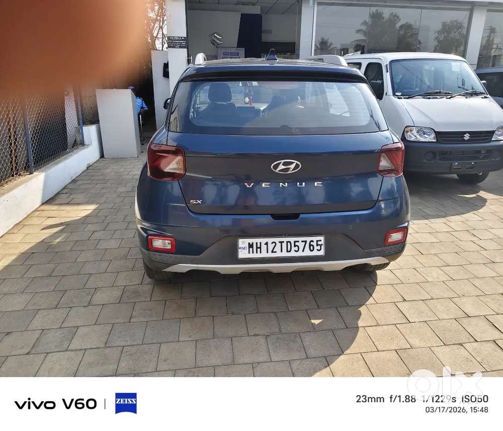Hyundai Venue 2021 Diesel 47000 Km Driven