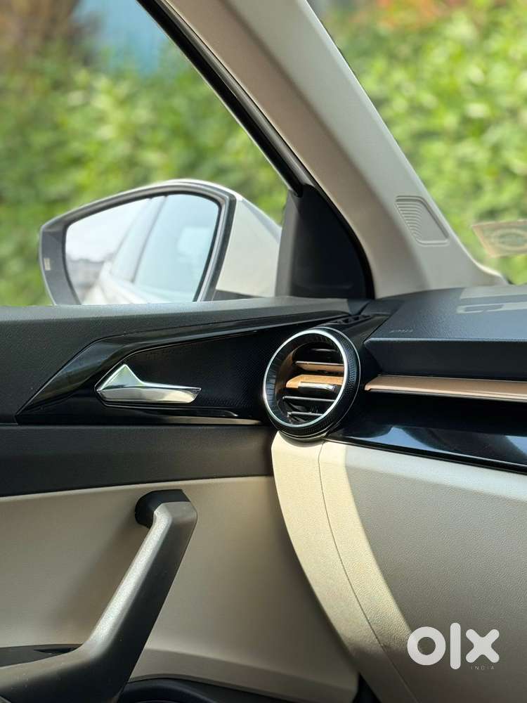 Skoda Slavia 1.0 Tsi Style At, 2023, Petrol