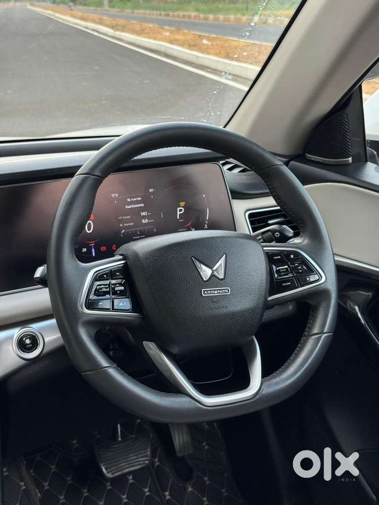 Mahindra Xuv700 2.2 Ax 7 Diesel Mt Luxury Pack Str, 2023, Diesel