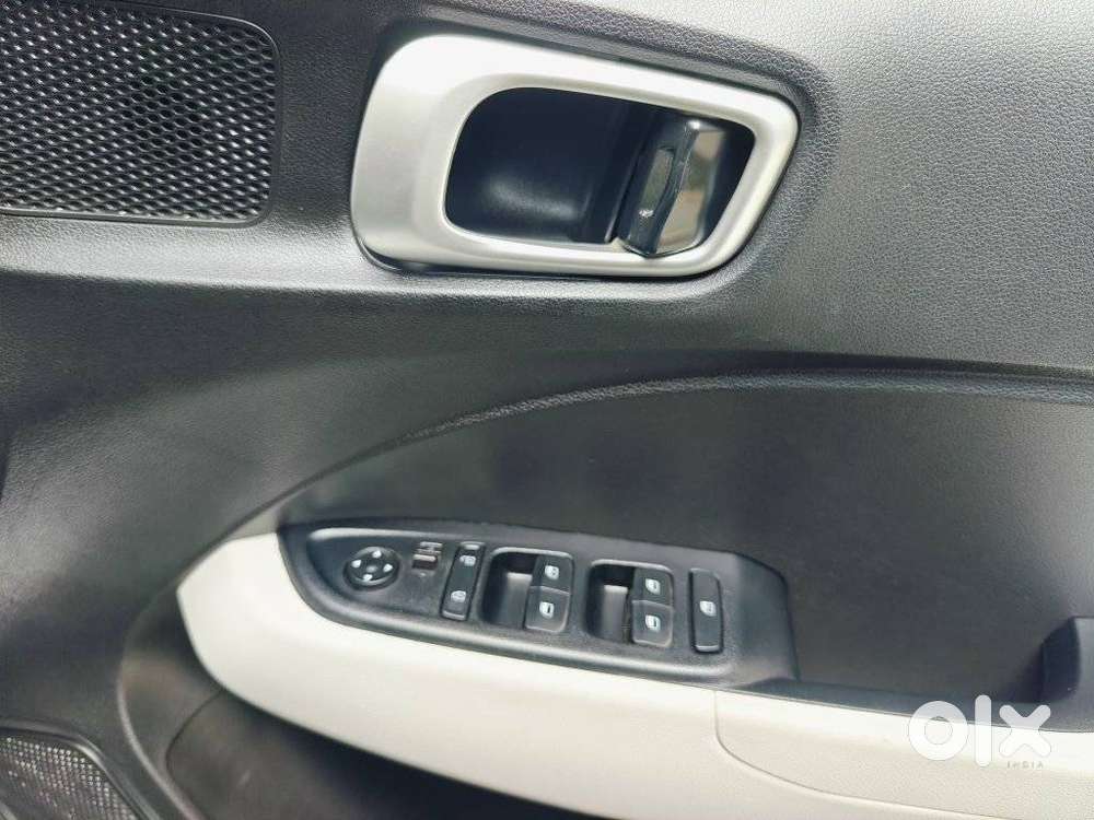 Hyundai Venue 1.2 S (o), 2024, Petrol