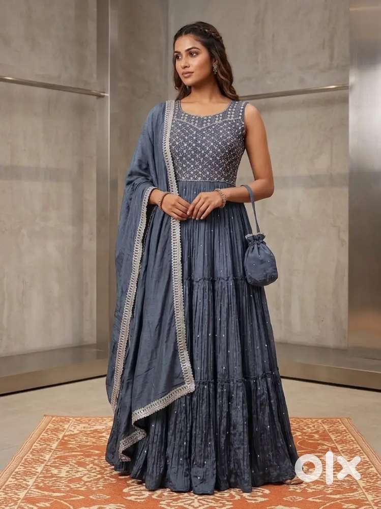 karna formal dress New Heavy gown sell hai unused new hai - Women in undefined, Color:Gold