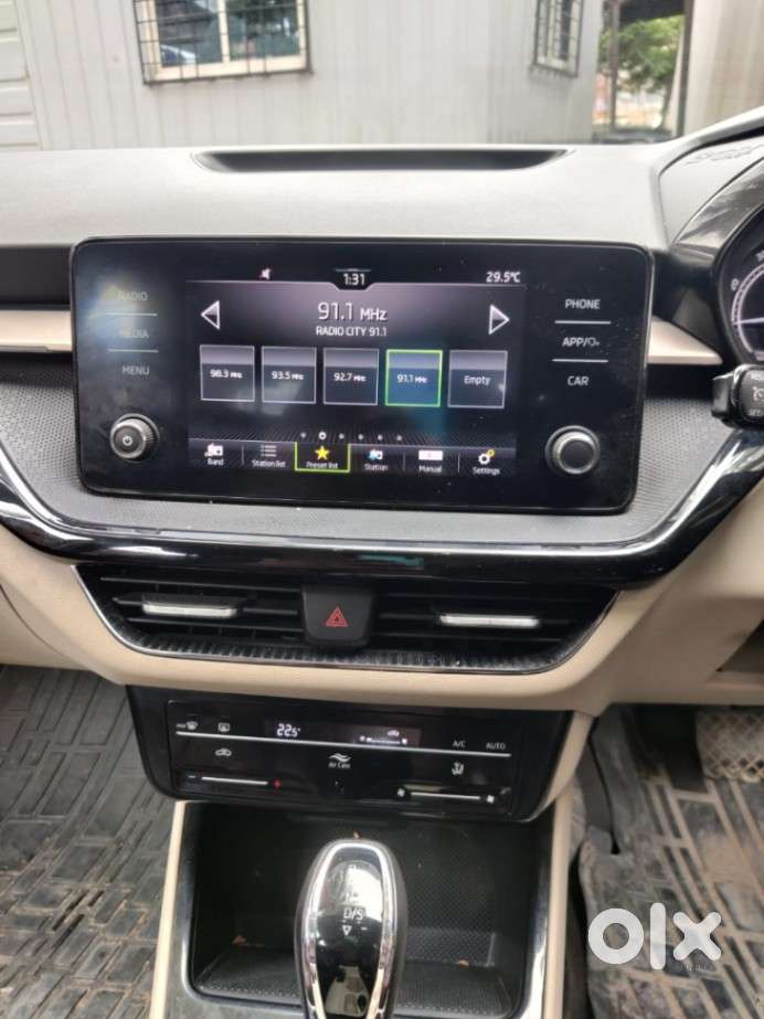 Skoda Slavia Ambition 1.0l Tsi At, 2022, Petrol