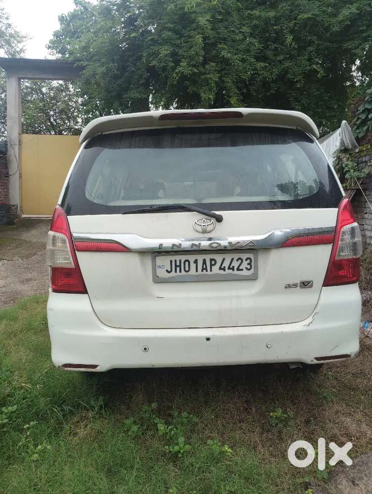 Toyota Innova 2011 Diesel 2.5 Liter Top Model Mileage 15-17