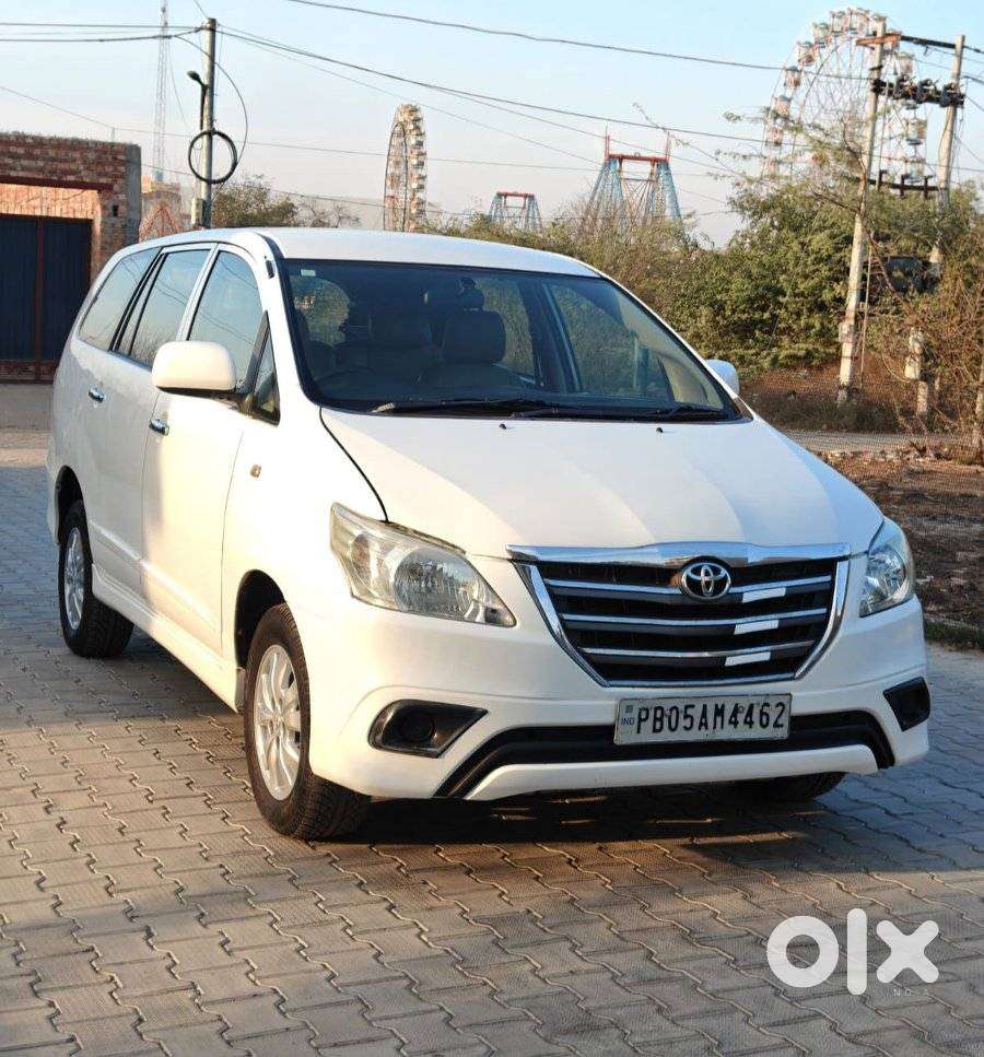 Toyota Innova 2.5 Gx (diesel) 8 Seater Bs Iv, 2015, Diesel