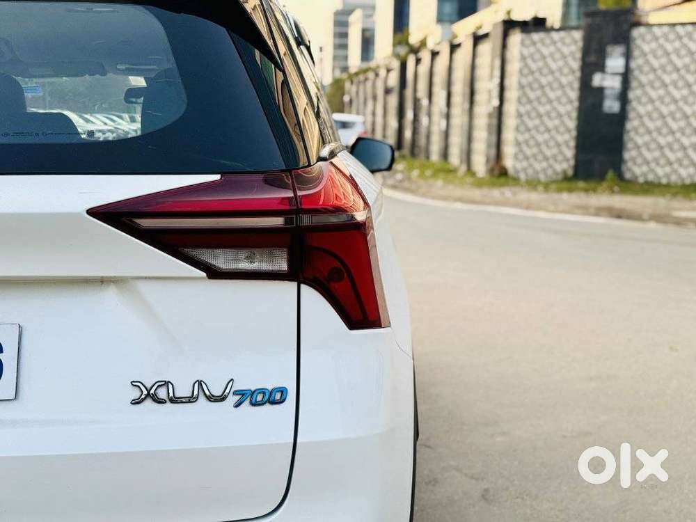 Mahindra Xuv700 2.0 Mx Petrol Mt 5 Str, 2023, Petrol