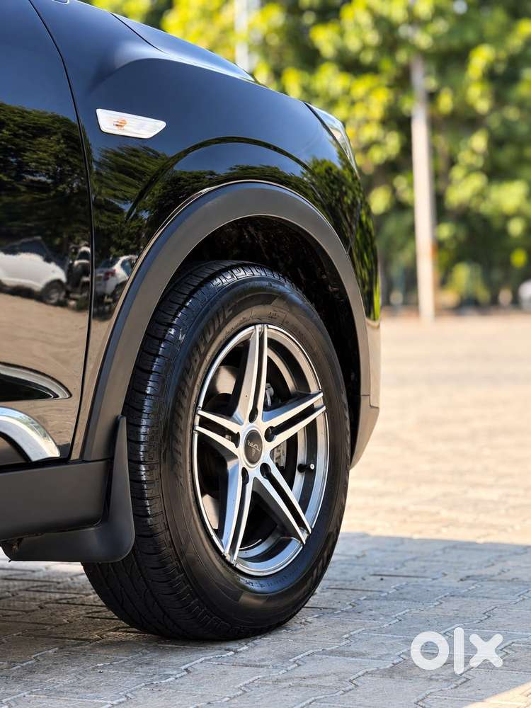 Mahindra Xuv300 W4, 2023, Petrol