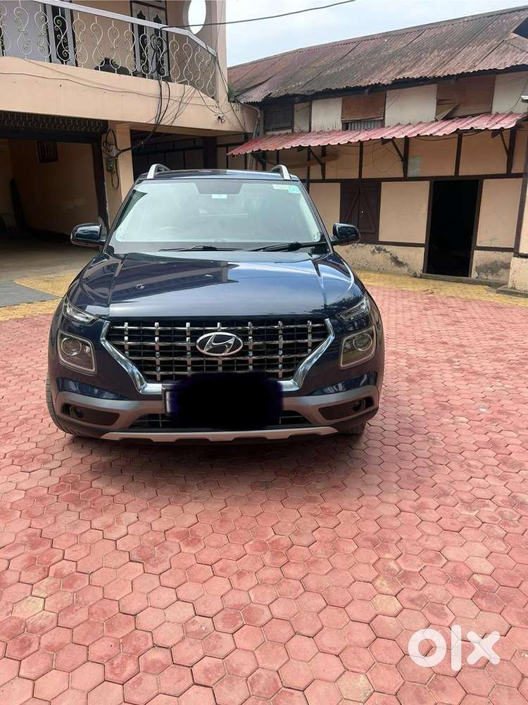 Sunroof, Cornering Lights , 24km/l In Highway.