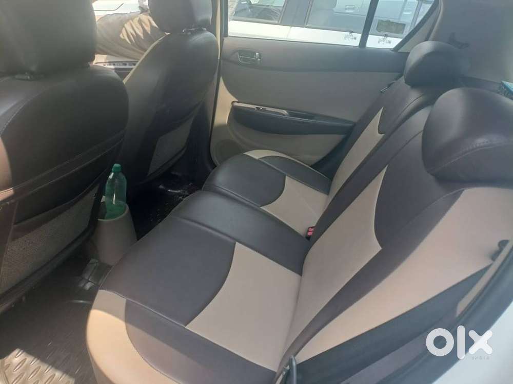 I20 Car White, Petrol, Sports For Sale