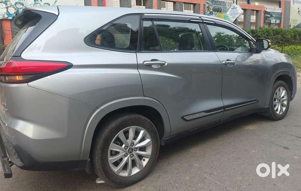 Toyota Innova Hycross 2.0 Vx Hybrid 8 Str, 2025, Petrol